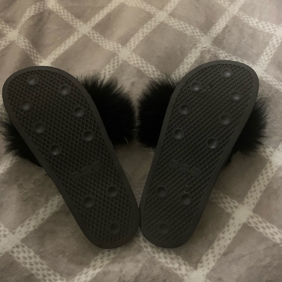 Women’s Furr Slides - Picture 4 of 4
